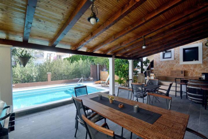 Villa Vlade- From The Heated Pool To The Beach In 1 Minute Йесенице Екстериор снимка